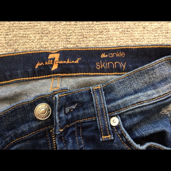 Seven For All Mankind Ankle Skinny with Destroy in Distressed Light Size 25 - Picture 9 of 12